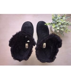 Black slip on boots with faux fur